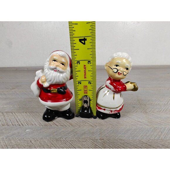 Vintage Sonsco Japan Santa & Mrs. Claus Ceramic Salt & Pepper Shakers - Picture 8 of 10